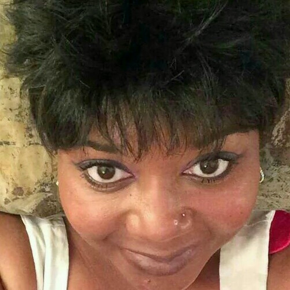 Meet your Posher, Carla